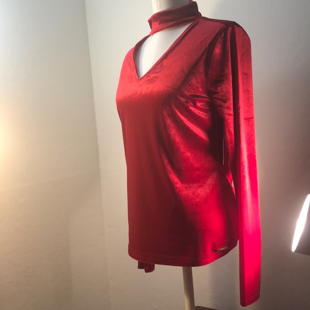 Tahari velour mirar top